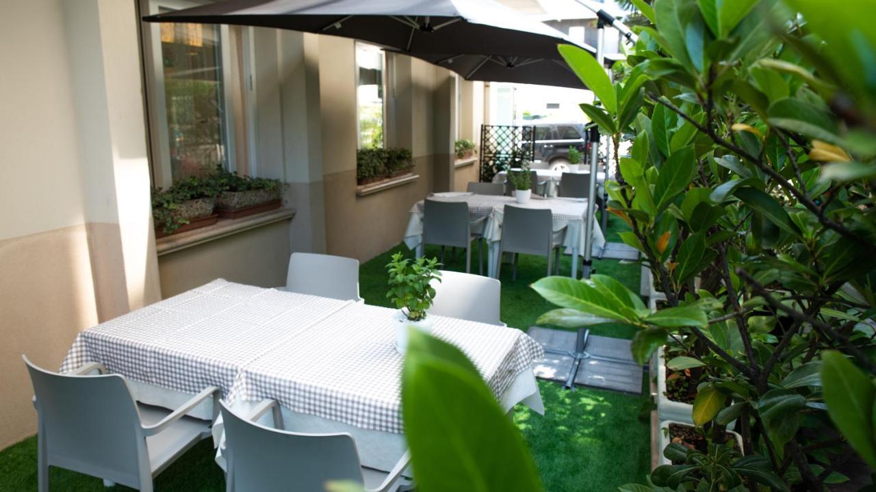 Hotel San Gottardo Riccione Extérieur photo