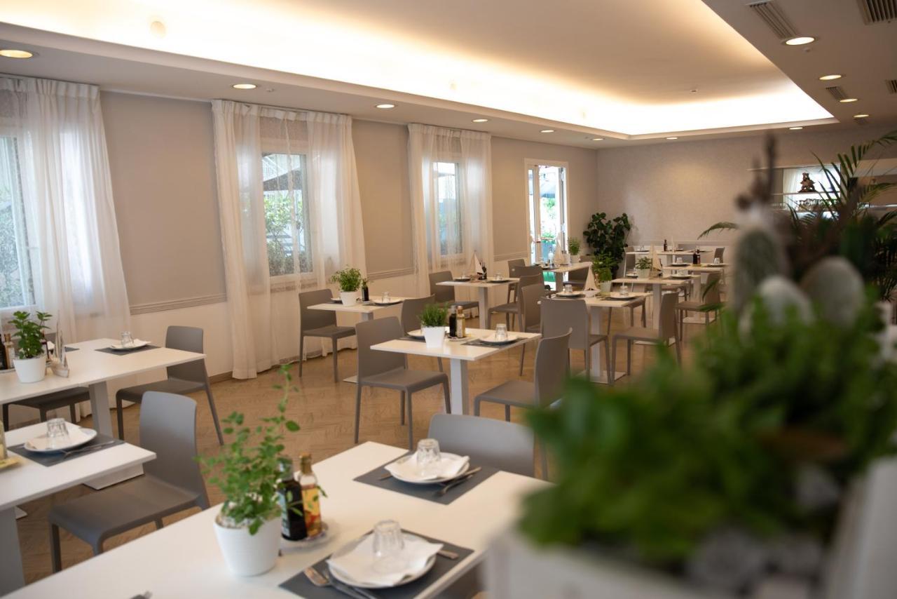 Hotel San Gottardo Riccione Extérieur photo